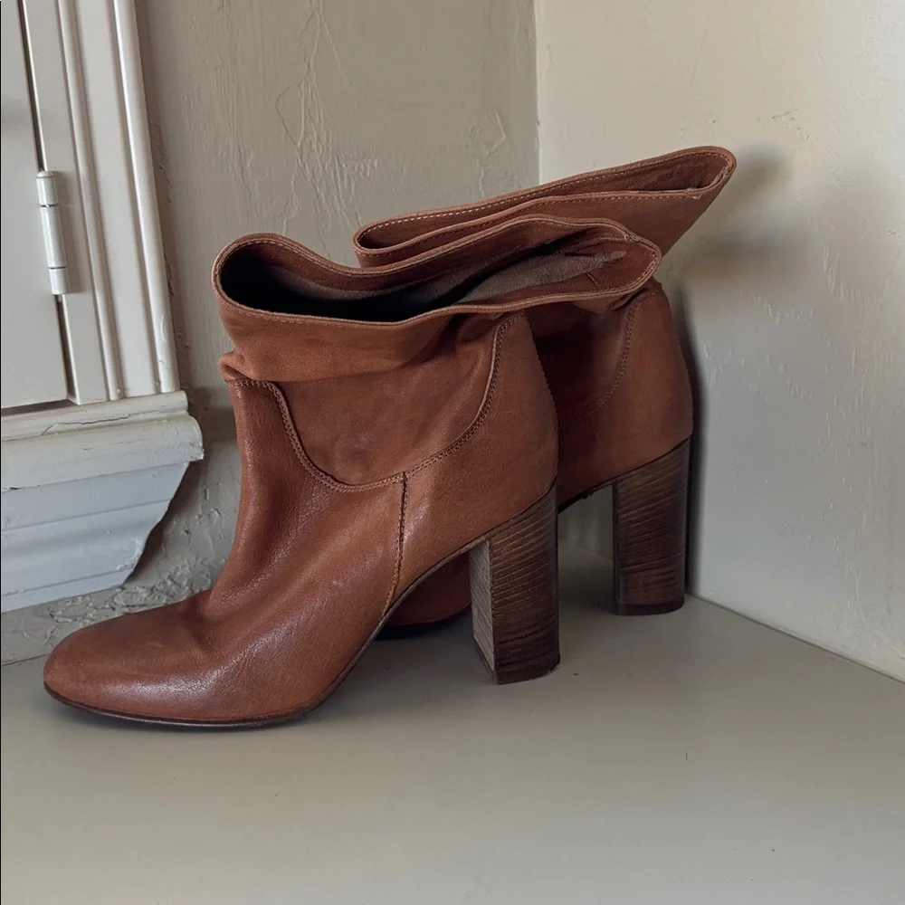 Vero Cuoio Tan Leather Heeled Booties